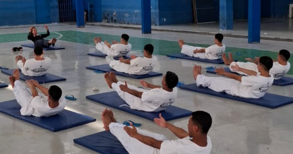 06113206 DRCAP Yoga.jpg ZpFPkz